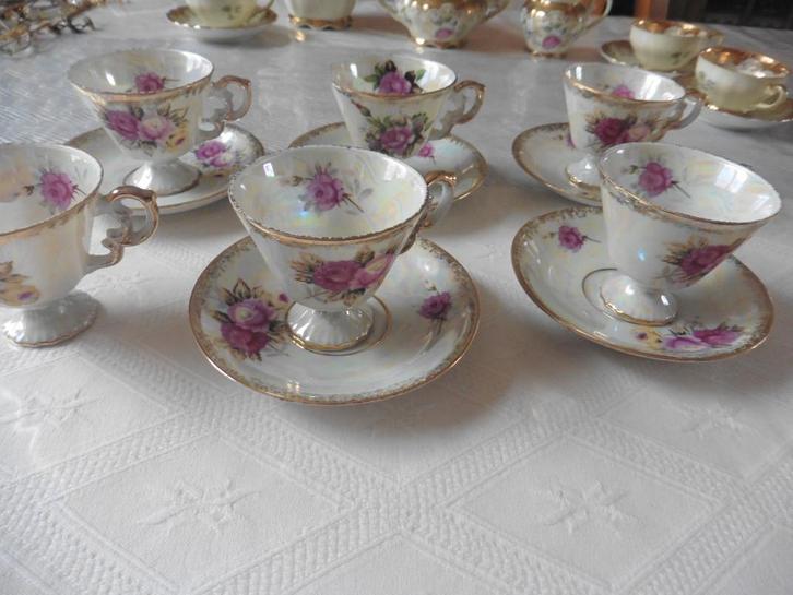 6 petites tasses + 5 sous-tasses en porcelaine, Antiquités & Art, Antiquités | Porcelaine, Enlèvement