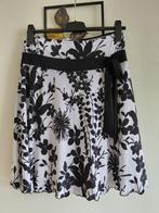 Zwart/wit gebloemde rok. maat 44/46, Kleding | Dames, Rokken, Overige kleuren, Maat 46/48 (XL) of groter, Ophalen of Verzenden