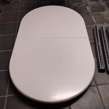 Zeer degelijke keukentafel beschikbaar voor biedingen