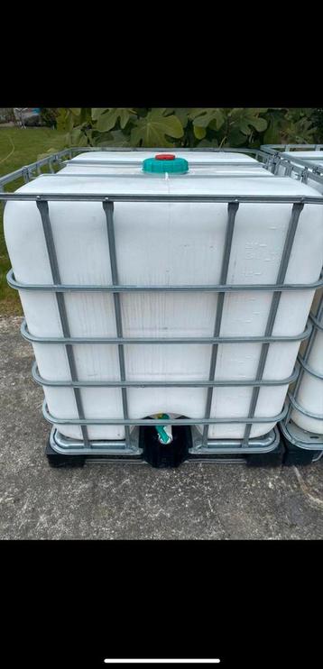 IBC citerne eau de pluie 1000 ltrs pour jardin ou animaux. 