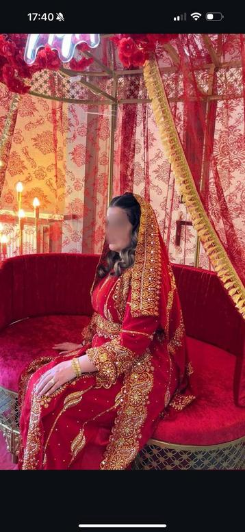 Henna jurk, Enlèvement