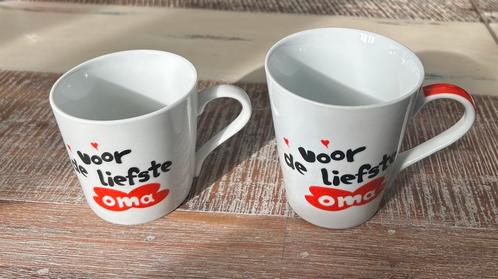2 bekers/tassen ‘voor de liefste oma’, Verzamelen, Glas en Drinkglazen, Gebruikt, Overige typen, Ophalen of Verzenden