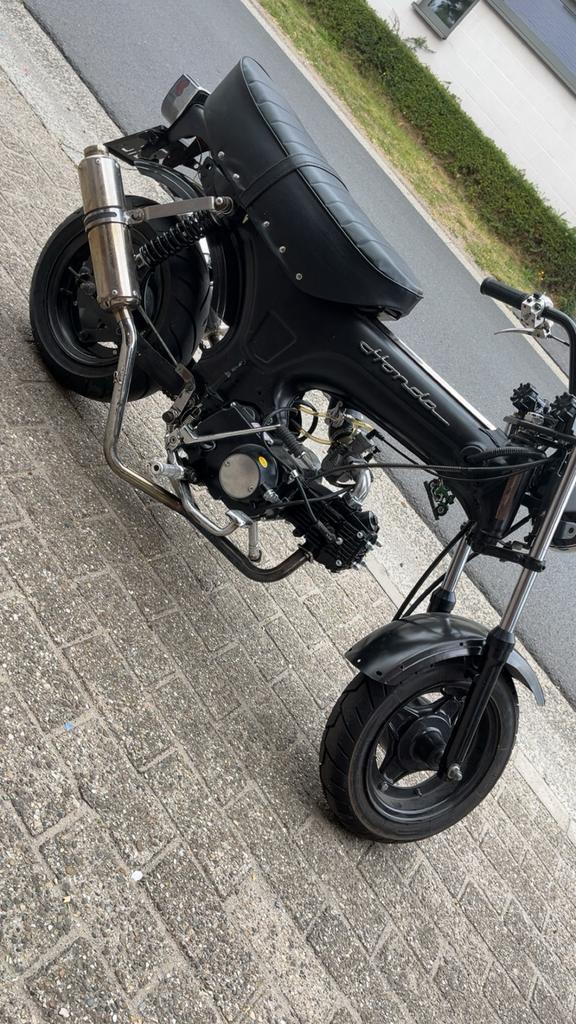 Dax 70cc met papieren, Fietsen en Brommers, Brommers | Honda, Zo goed als nieuw, Overige modellen, Klasse B (45 km/u), Ophalen