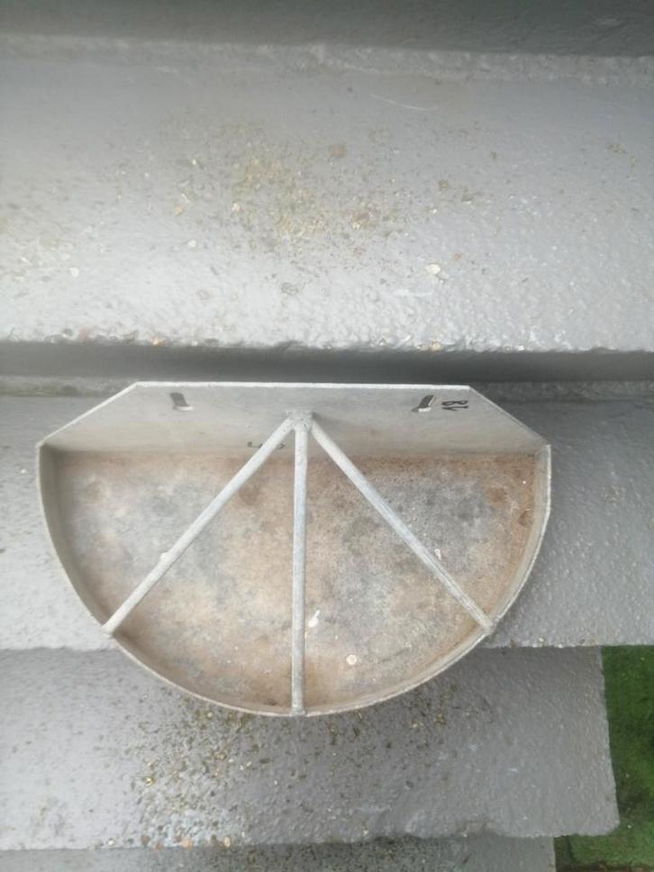 Te koop: metalen voederbak, Dieren en Toebehoren, Pluimvee | Toebehoren, Gebruikt, Drinken en Voederen, Ophalen