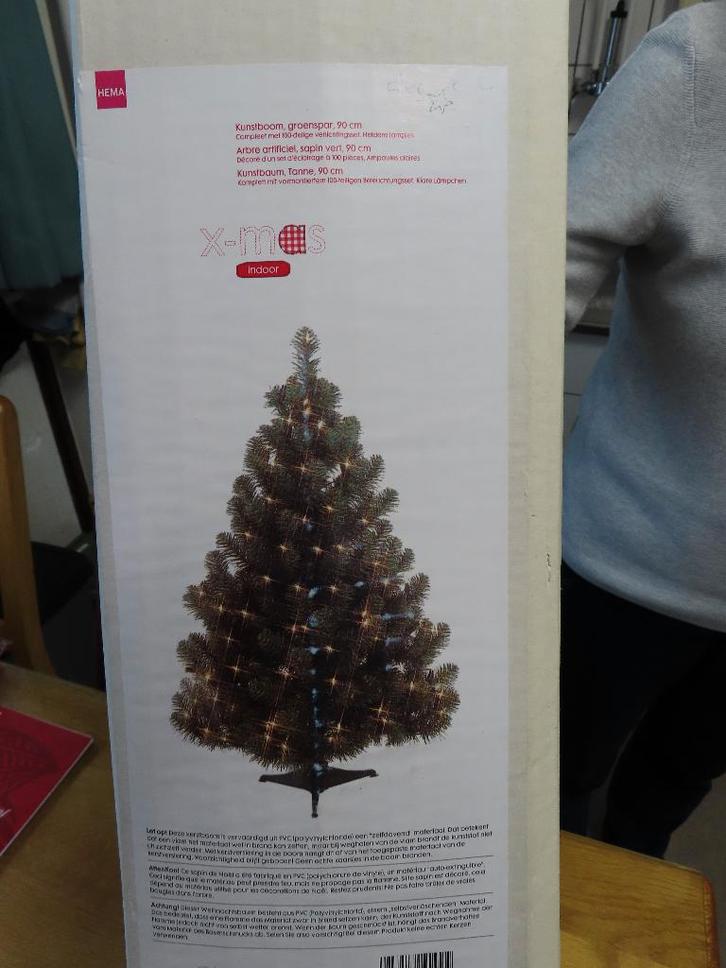 Kerstboom met 220V verlichting €.15,00 Kunstboom, groenspar, Diversen, Kerst, Zo goed als nieuw, Ophalen of Verzenden
