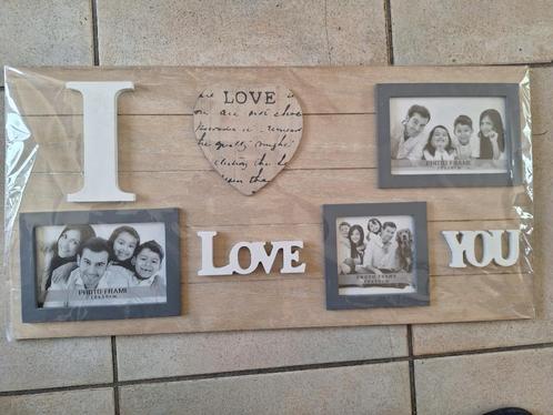 Mooi houten wandpaneel “I Love You” met 3 frames voor foto., Huis en Inrichting, Woonaccessoires | Lijsten, Nieuw, Minder dan 50 cm