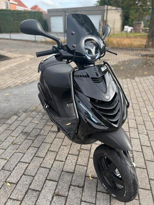 Piaggio zip 4t, Fietsen en Brommers, Scooters | Piaggio, Zo goed als nieuw, Zip, Klasse A (25 km/u), Benzine, Ophalen