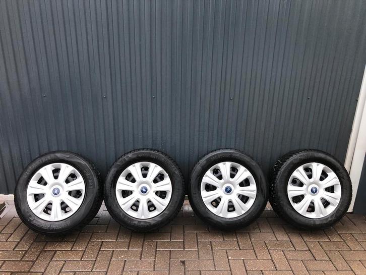 215/60R16 winterset Ford S-Max, Auto-onderdelen, Banden en Velgen, Banden en Velgen, Winterbanden, 16 inch, 215 mm, Personenwagen