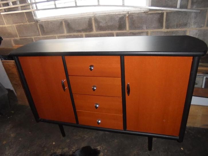 MEUBLE BAS " NOIR / ACAJOU "L. 144CM/L.40CM/H.90CM B. ETAT, Maison & Meubles, Armoires | Mobilier de télévision, Comme neuf, Moins de 100 cm