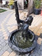 Bronzen tuinbeeld, brandweerman die water spuit, Tuin en Terras, Ophalen, Gebruikt, Waterornament