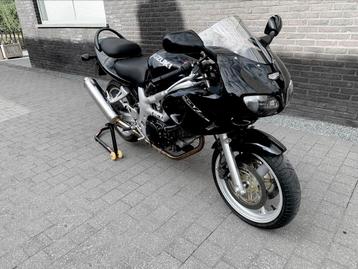 Suzuki Sv650S 2001 slechts 8800km beschikbaar voor biedingen