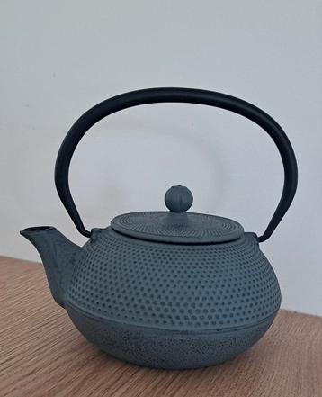 Theepot - gietijzer  beschikbaar voor biedingen
