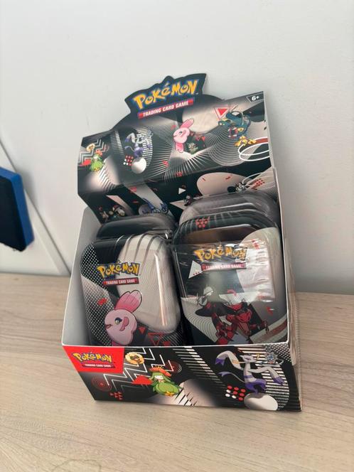 Pokemon - Black Bolt & White Flare Mini Tin (1 stuk, Hobby en Vrije tijd, Verzamelkaartspellen | Pokémon, Zo goed als nieuw, Booster