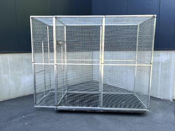 Volière met sas met afmeting 1m br x 2m h x 2,5m d beschikbaar voor biedingen
