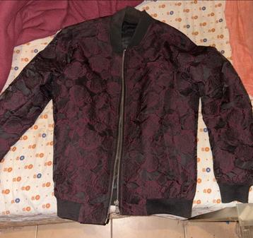 Veste légère bordeaux beschikbaar voor biedingen