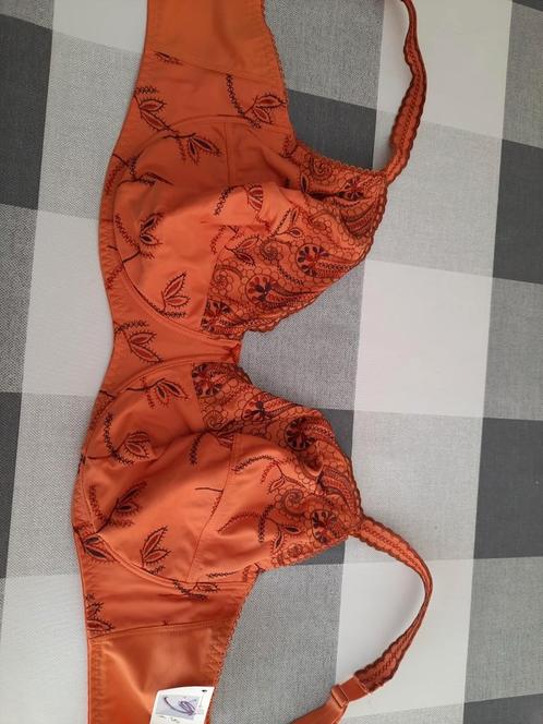 Splinternieuwe beha in oranje kleur 95F, Kleding | Dames, Ondergoed en Lingerie, Oranje, Ophalen of Verzenden