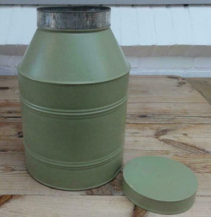 Grote groen geverfde brocante zinken bus met deksel, Antiquités & Art, Curiosités & Brocante, Enlèvement ou Envoi