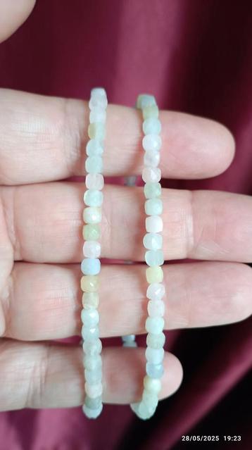 Elastische armband met natuurlijke morganietkralen  beschikbaar voor biedingen
