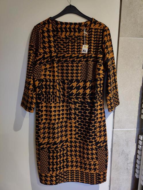 Nieuw kleedje met halflange mouwen en pied de poule motief, Kleding | Dames, Jurken, Nieuw, Maat 42/44 (L), Knielengte, Ophalen of Verzenden