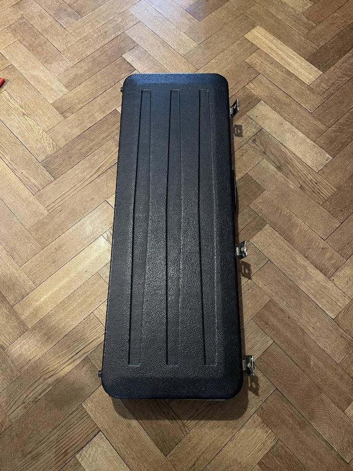 Guitar / keyboard case, Musique & Instruments, Boîtiers & Valises, Utilisé, Flight case, Enlèvement ou Envoi