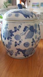 Gemberpot. Wit met blauwe bloemen en druiventrossen, Huis en Inrichting, Ophalen, Zo goed als nieuw