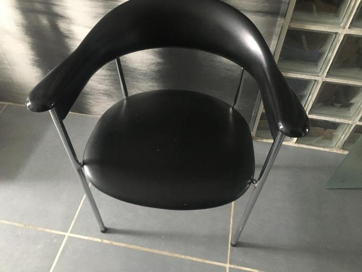 Retro (kuip)stoel zwart, Huis en Inrichting, Stoelen, Zwart, Ophalen of Verzenden