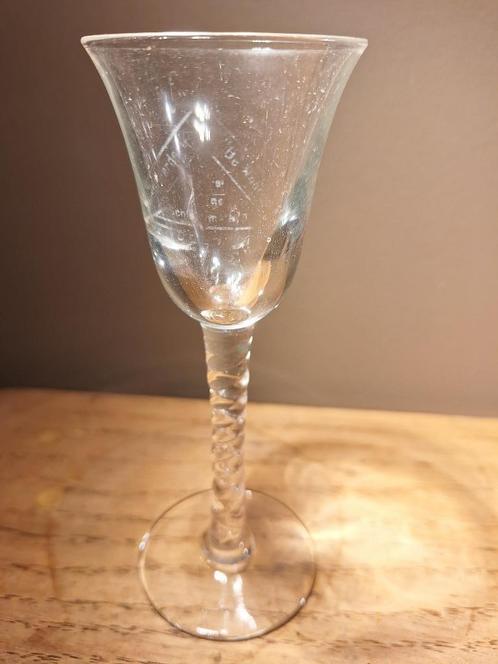 Distilleerderij De Noordzee Extra Fijne Schiedam _16, Verzamelen, Glas en Drinkglazen, Gebruikt, Borrel- of Shotglas, Ophalen of Verzenden