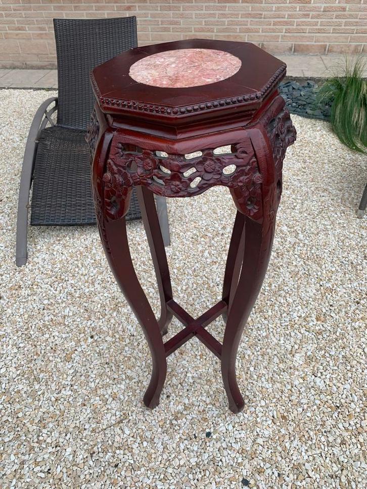 Gueridon asiatique en bois sculpté et marbre, Antiek en Kunst, Kunst | Beelden en Houtsnijwerken, Ophalen