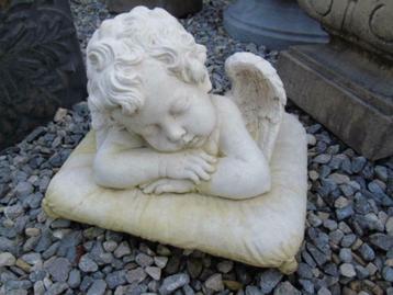 Witte pootstenen engel op kussen, te koop! beschikbaar voor biedingen