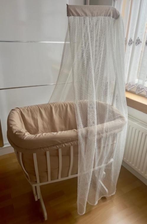 Houten schommelwieg met hemel en bekleding, Kinderen en Baby's, Babywiegjes en Ledikanten, Zo goed als nieuw, Wieg, Ophalen