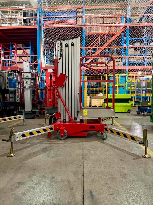 Compacte verticale mast hoogwerker Werkhoogte 11.2 mtr, Zakelijke goederen, Machines en Bouw | Liften, Steigers en Ladders, Verzenden