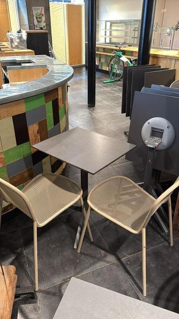 Terras Tafels & Stoelen – Metaal & Steenlook. beschikbaar voor biedingen