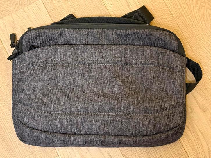 Targus Groove X2 Slim Case, geschikt voor 15” laptop, Computers en Software, Laptoptassen, Zo goed als nieuw, Schoudertas, 15 inch