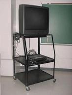 GEZOCHT tv trolley uit school. Kar op wielen, Huis en Inrichting, Ophalen, Zo goed als nieuw