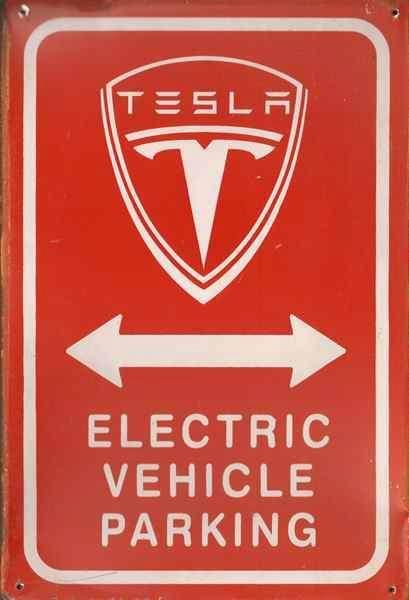 Metalen rusty-old wandplaat Tesla Electric Vehicle Parking, Auto diversen, Overige Auto diversen, Ophalen of Verzenden