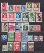 Belgique 1953 année complète, Timbres & Monnaies, Timbres | Europe | Belgique, Envoi, Non oblitéré, Trace d'autocollant