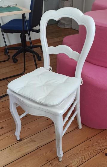 Petite chaise Vintage  beschikbaar voor biedingen