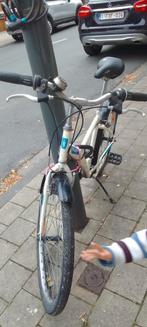 Fiets van het merk B'twin, band op de achterkant, reparatie, Fietsen en Brommers