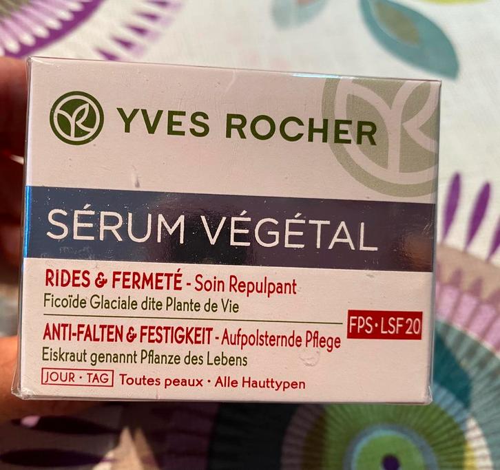 YVES ROCHER plantaardig serum, Handtassen en Accessoires, Uiterlijk | Mondverzorging, Zo goed als nieuw, Ophalen of Verzenden