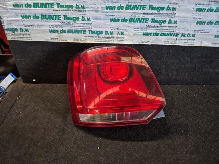 Feu arrière gauche d'un Volkswagen Polo, Autos : Pièces & Accessoires, Éclairage, Volkswagen, Utilisé, 3 mois de garantie, Enlèvement ou Envoi