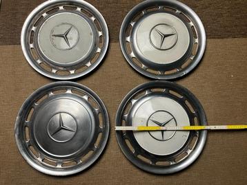 MERCEDES W123 WIELDOPPEN 15" beschikbaar voor biedingen