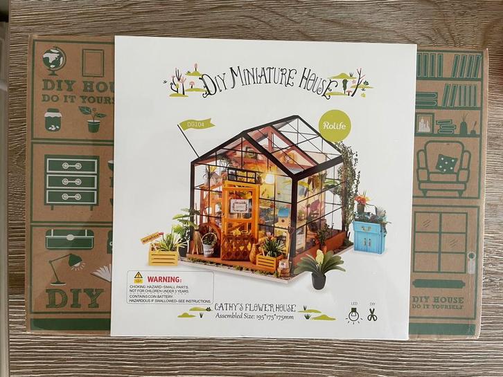 Diy Cathy’s flower house bouwdoos, Verzamelen, Poppenhuizen en Toebehoren, Nieuw, Poppenhuis, Ophalen of Verzenden