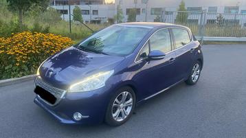 Peugeot 208 / 1.4 essence / Airco / GPS / Gekeurd