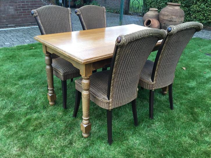 Eetkamer tafel met loom stoelen., Huis en Inrichting, Complete eetkamers, Gebruikt, 4 tot 6 stoelen, Ophalen