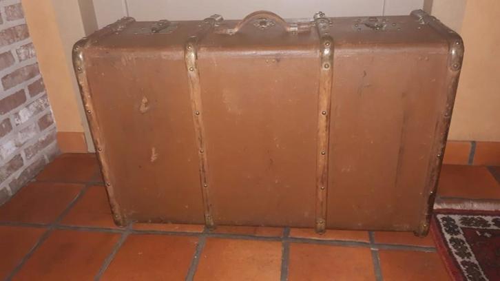 Valise ancienne- valise à vêtements- Cie des clous Au Soleil, Antiquités & Art, Curiosités & Brocante, Enlèvement