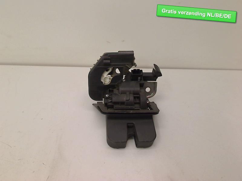 SERRURE COFFRE Audi A3 Sportback (8PA) (8K9827505), Dhr. R. de Gouw, Haillon arrière, Audi, Utilisé