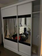 Grand placard à vêtements, Enlèvement