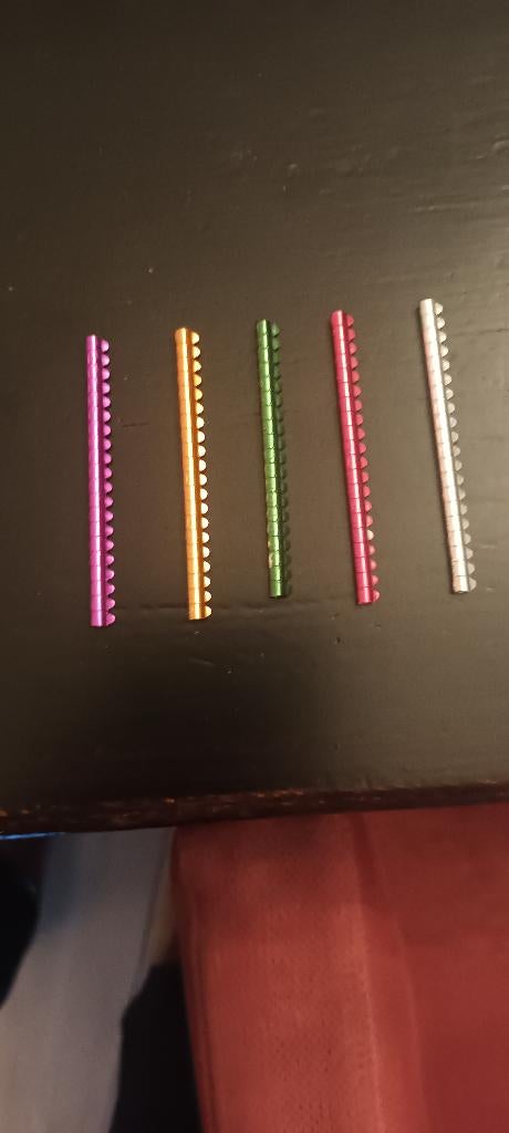 100 Knijpringen - 5 kleuren - genummerd 1/20 !!!, Dieren en Toebehoren