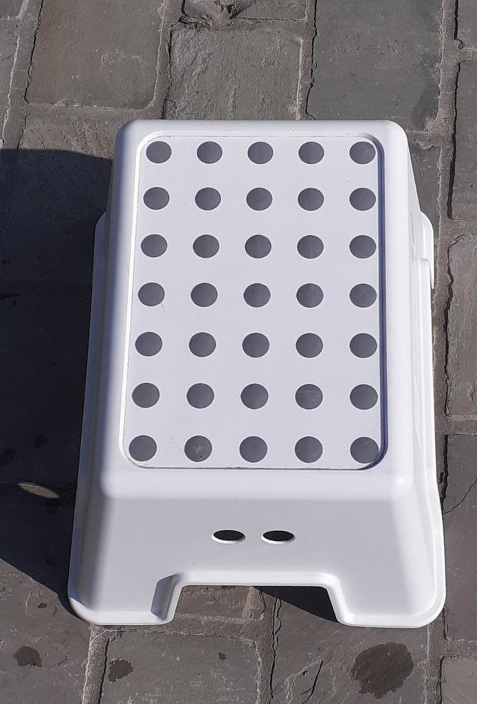 Handig krukje van Ikea, Huis en Inrichting, Krukjes, Ophalen, Zo goed als nieuw