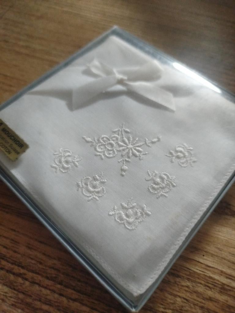 Mouchoirs broderie 1x, Antiquités & Art, Enlèvement ou Envoi